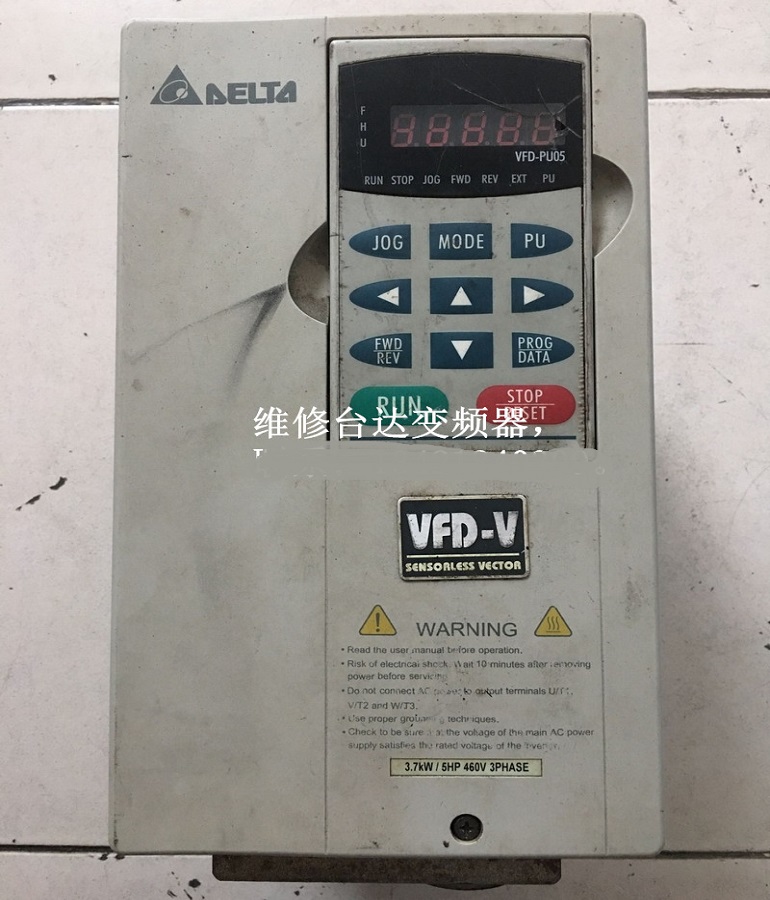 山東煙臺(tái)專業(yè)維修臺(tái)達(dá)變頻器變頻器，承接全國的臺(tái)達(dá)變頻器變頻器維修業(yè)務(wù)和煙臺(tái)及周邊地區(qū)的安裝調(diào)試業(yè)務(wù)。我們將用精湛的技術(shù)、優(yōu)質(zhì)的服務(wù)為您排憂解難！  臺(tái)達(dá)變頻器變頻器維修，可快速解決臺(tái)達(dá)變頻器變頻器故障：整流模塊損壞、逆變模塊損壞、上電無顯示、顯示過電壓或欠電壓、顯示過電流或接地短路、電源與驅(qū)動(dòng)板啟動(dòng)顯示過電流、空載輸出電壓正常，帶載后顯示過載或過電流、有顯示無輸出等。     VFD300VL43