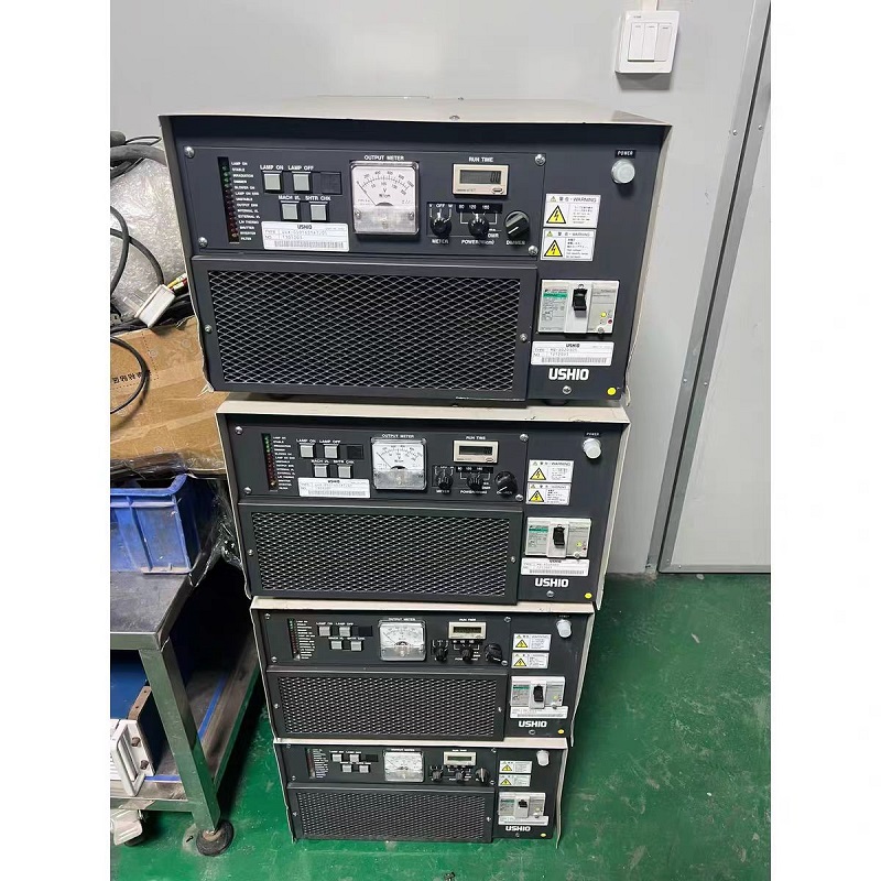 USHIORB牛尾UV電源故障維修 1、打開電源后，發(fā)現(xiàn)電源燈開啟一段時間后空開跳閘?？紤]是空氣開關(guān)容量過小，此時我們可以疏通送風(fēng)以及排風(fēng)檢查過濾棉。 2、在工作中時，uv燈自動熄滅。該故障的原因有可能使風(fēng)冷不夠，燈管老化，超過其使用壽命，也有可能是電源電壓過低，電源缺項。此時我們可以考慮檢查并更換uv燈管，提高電源電壓，配置一個穩(wěn)壓器。 3、在作業(yè)時，UV固化爐的固化效果不理想。有可能是uv等與工件的距離過大，uc燈老化，超過了它的使用壽命。我們可以在溫度允許的情況下，適當(dāng)調(diào)整一下uv燈與工件的距離，如果還是沒有解決問題的話可以更換uv燈的燈管。 4、uv燈不亮。個別新的uv燈管在點(diǎn)火的時候會有困難，可以考慮是uv燈的質(zhì)量問題，線路或者變壓器故障。我們可以再一定時間內(nèi)頻繁開啟關(guān)閉uv燈，或者考慮更換uv燈管，檢查線路以及變壓器并及時處理故障。 5、變壓器溫度過高。散熱風(fēng)機(jī)運(yùn)轉(zhuǎn)不正常，排風(fēng)量不夠，通風(fēng)不好。可以檢查并清理一下風(fēng)機(jī)，問題嚴(yán)重時刻考慮更換風(fēng)機(jī)。 6、風(fēng)機(jī)有異聲?？紤]是軸承損壞，可以更換軸承來結(jié)局問題。 USHIORB牛尾UV曝光機(jī)驅(qū)動電源維修UV燈不亮。 (1) 故障原因：設(shè)置故障 解決方法：確認(rèn)UV電源是否接通，模塊按鍵是否按下亮紅燈，液晶屏上是否顯示模塊“開啟” (2) 故障原因：線路原因 解決方法：用萬用表測量UV電路是否暢通. (3) 故障原因：UV燈板損壞 解決方法：檢查水循環(huán)系統(tǒng)是否正常工作，UV燈損壞很大可能是因為水循環(huán)出問題，導(dǎo)致散熱不良造成的。并跟換ＵＶ燈板。